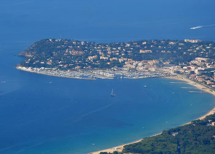 Appartement Residence Santa Barbara Avec Piscine Et A 750M De La Plage