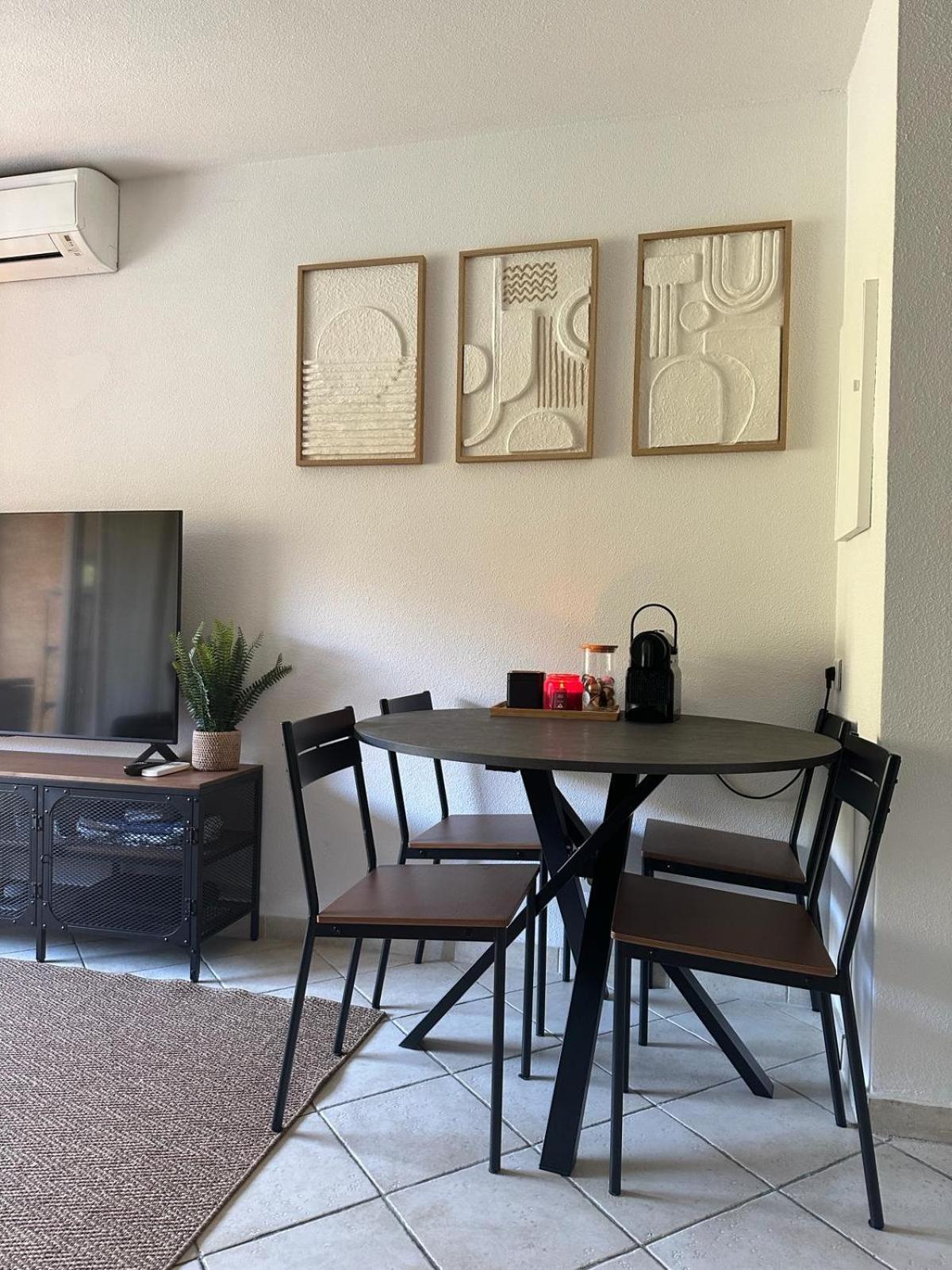 Apartment Santa Barbara Avec Piscine Et A 750m De La Cavalaire-sur-Mer