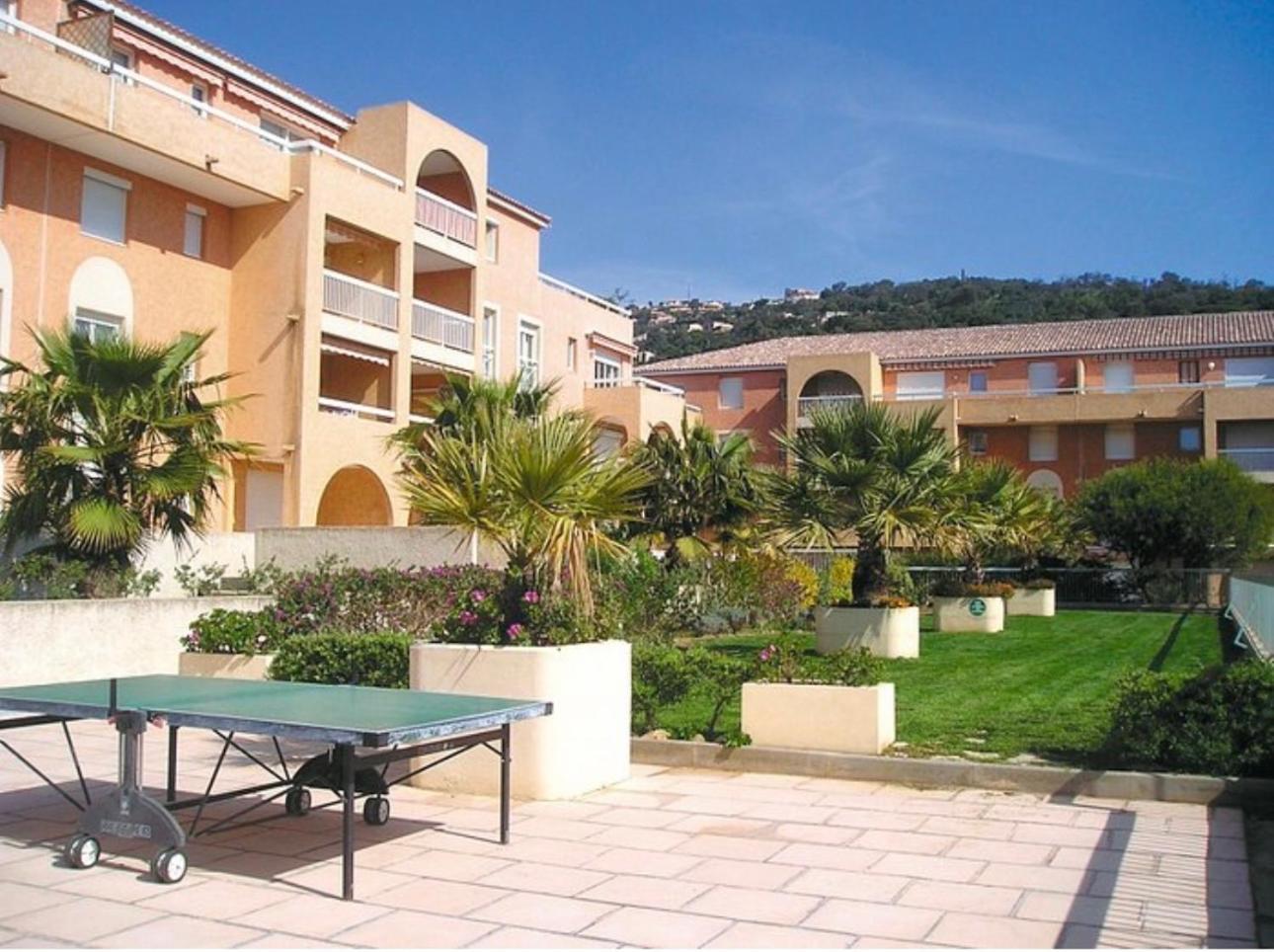 Santa Barbara Avec Piscine Et A 750m De La