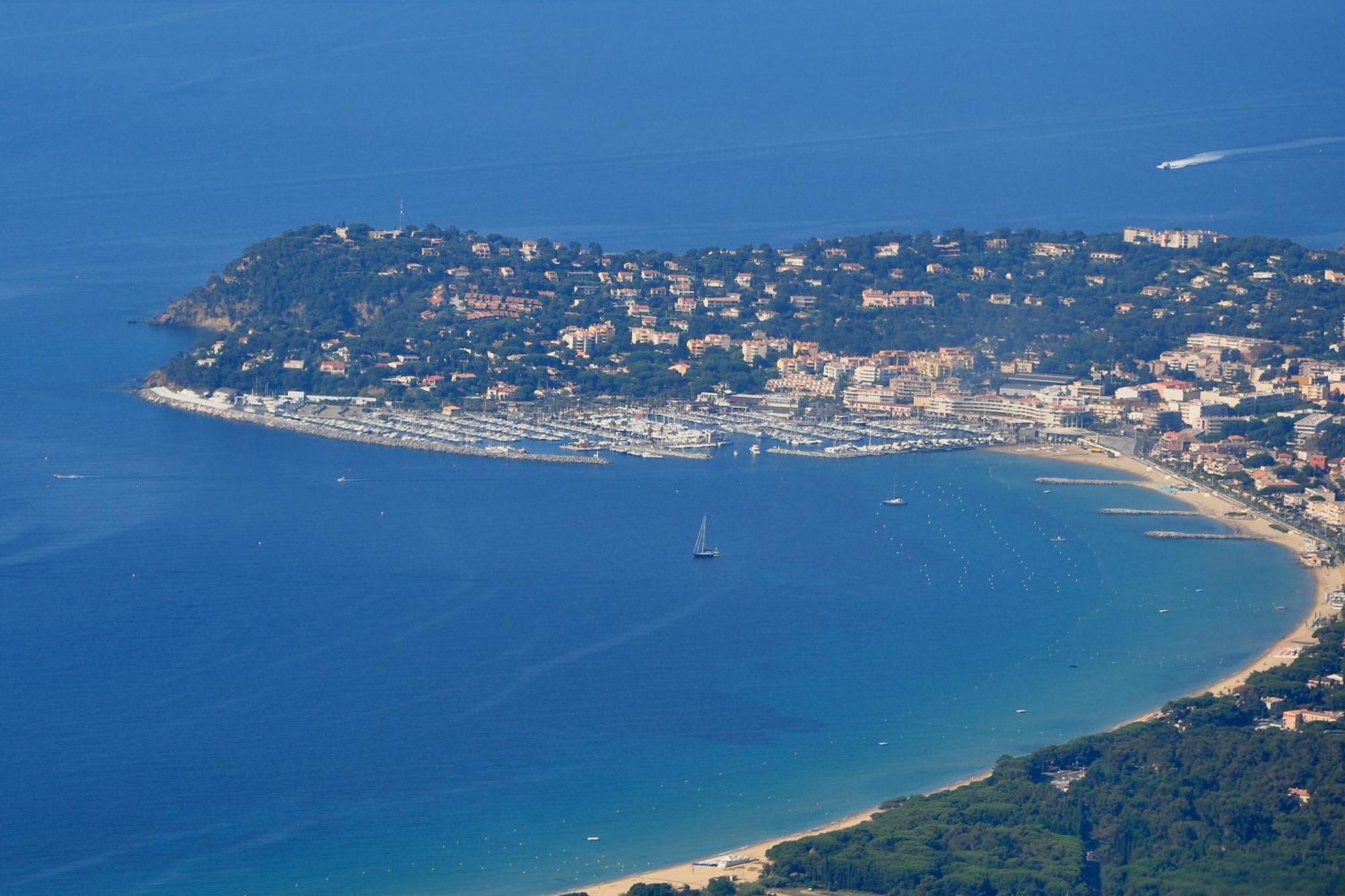 Santa Barbara Avec Piscine Et A 750m De La * Cavalaire-sur-Mer